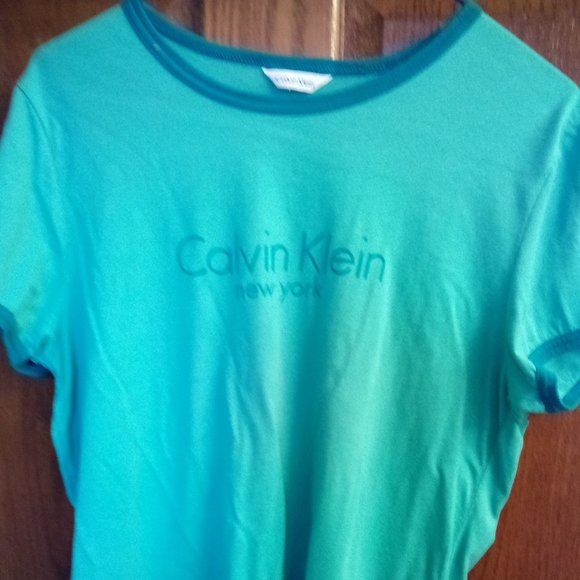 Calvin Klein Tee - Picture 1 of 3
